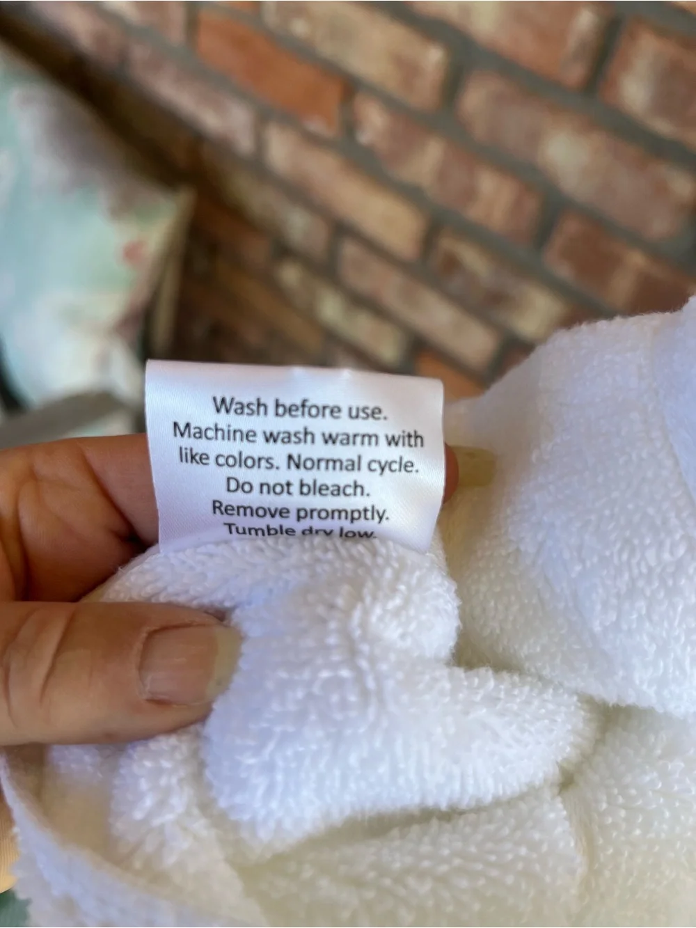Ultra-Soft White Ribbed Bath Towel byArch/Mantle. New with tags 100% cotton.